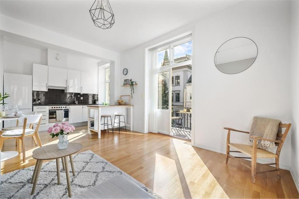 Luxurious Retreat In The Middle Of City Center Берген Экстерьер фото
